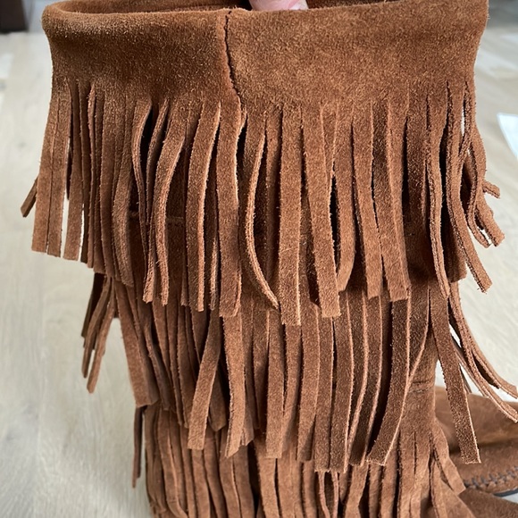 Minnetonka fringe boot - Picture 3 of 4